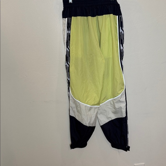 Aritzia TNA Oceanside reflective nylon pants. SMALL EXCELLENT CONDITION - Picture 7 of 8